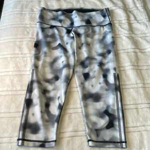 💰Adidas climalite tie dye capris leggings size medium black, gray white